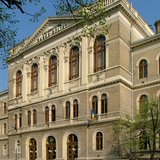 Traditionelles Gebäude einer Universität. 