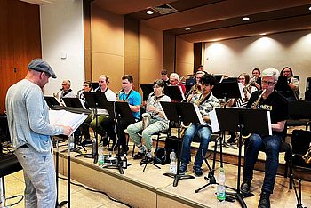 Bigband der TU Clausthal spielt in einem Raum