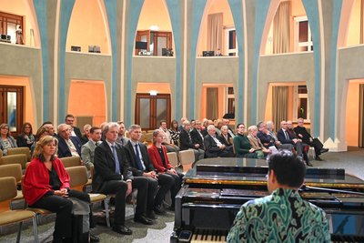 Publikum in der Aula. 
