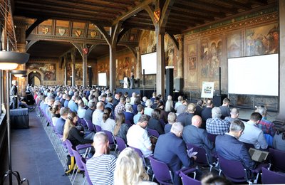 Publikum in der Kaiserpfalz Goslar. 