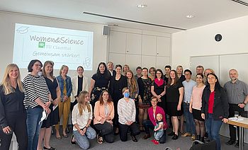 Personen bei der "Woman&Science"-Präsentation 