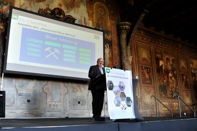 Prof. Oliver Langefeld